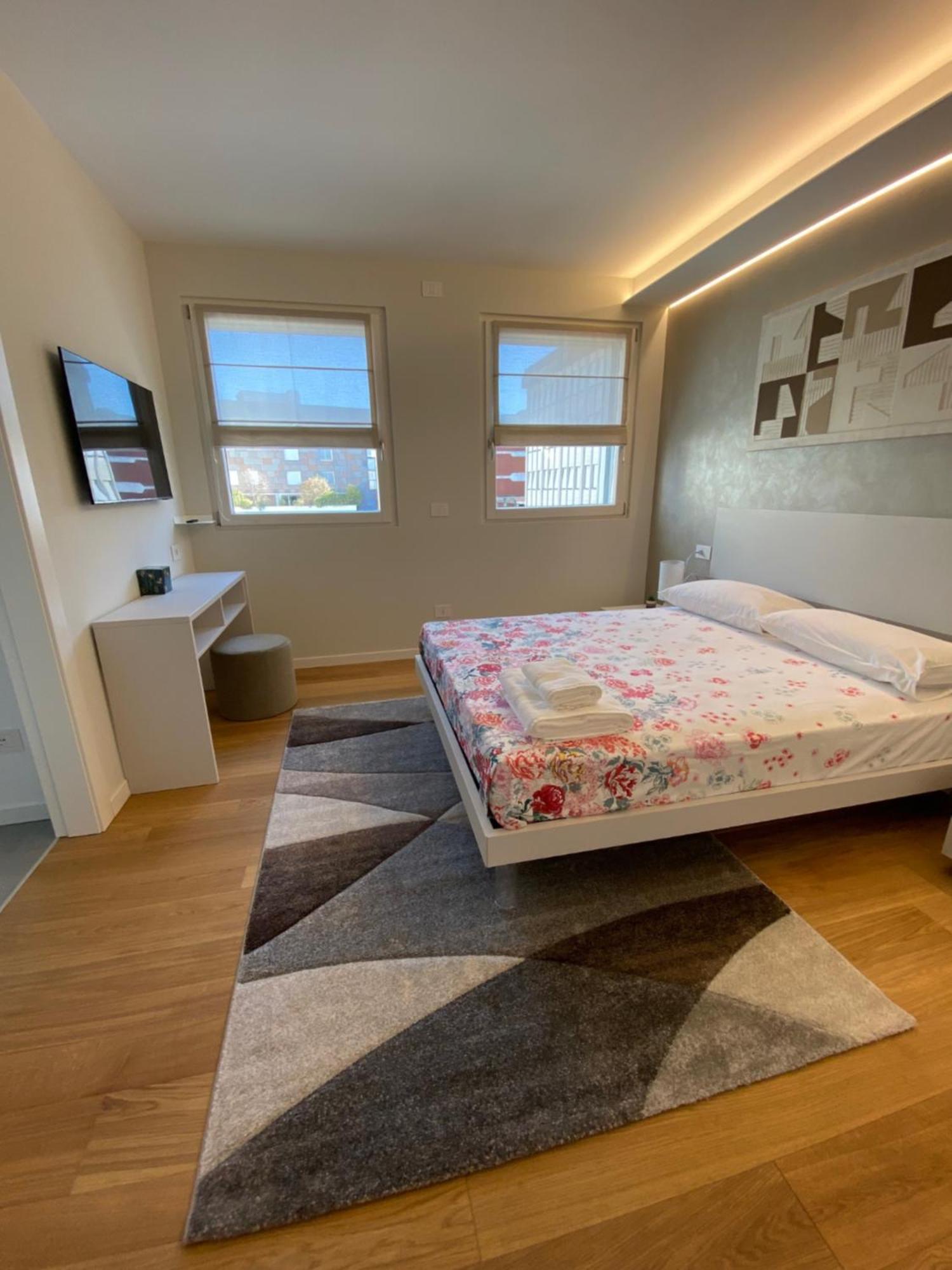 Hz+ Costantini Apartment Pordenone Luaran gambar